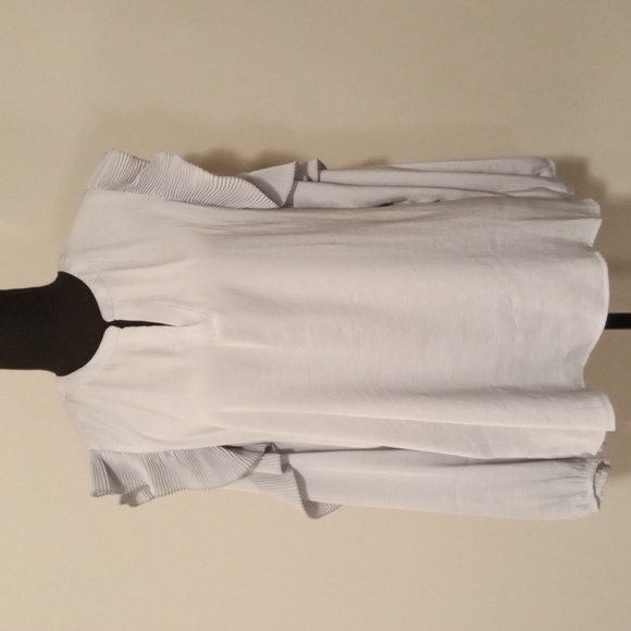 Simply Vera Vera Wang Tops - Simply Vera -Vera Wang V Neck Long Sleeve Accordion Ruffle Detail Blouse Size L